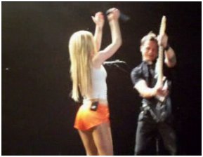 avril2.jpg (12198 bytes)