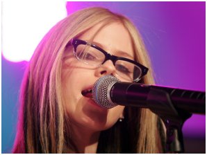 avril22.jpg (15003 bytes)