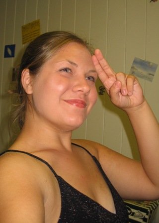 salute1.jpg (22596 bytes)