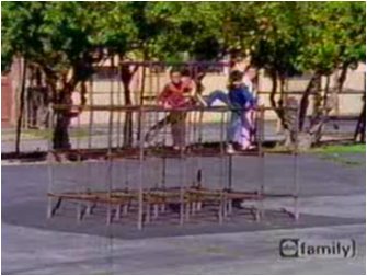 12.jpg (22950 bytes)