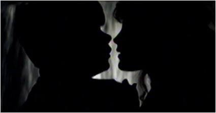 kiss15.jpg (8029 bytes)