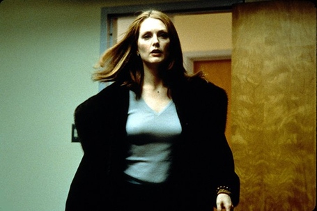 Julianne-moore-magnolia-production-stills-new-line-1999-40317_medium